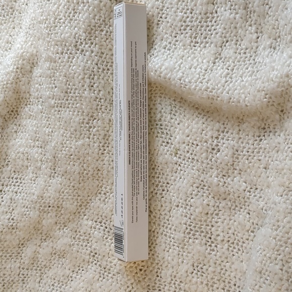 ICONIC London Enrich & Elevate Eyeliner in Black, 0.8ml/0.026fl oz - Picture 3 of 10